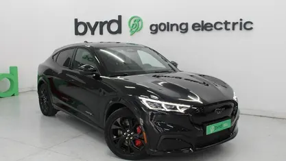 Preto Usado 2023 Ford Mustang Mach-E SUV | € 42.900 (Preço justo)