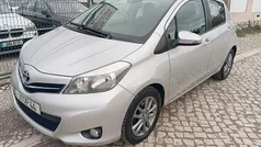 Cinza Usado 2014 Toyota Yaris Comfort Citadino | € 9.900 (Preço justo)