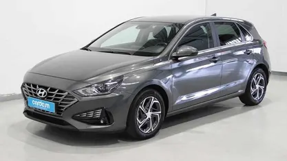 Usado Hyundai i30 120 HP (88 kW) 2023 Cinzento Citadino