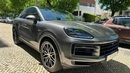 Cinzento Usado 2024 Porsche Cayenne SUV | € 132.000 (Preço justo)