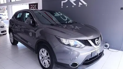 Usado Nissan Qashqai 110 HP (80 kW) 2017 Cinzento SUV