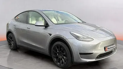 Cinzento Usado 2024 Tesla Model Y Long Range RWD SUV | € 44.990 (Preço justo)