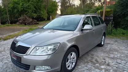 Dourado Usado 2011 Skoda Octavia GreenLine Carrinha | € 8.490 (Preço justo)