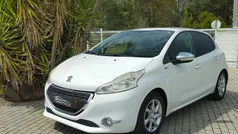 Branco Usado 2014 Peugeot 208 Style Citadino | € 7.990 (Preço justo)