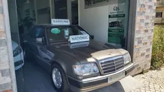 Castanho Usado 1991 Mercedes E200 Sportline Sedan | € 9.950
