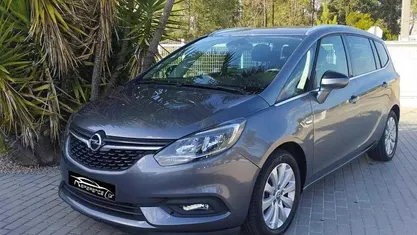 Cinzento Usado 2017 Opel Zafira Monovolume | € 9.990 (Preço justo)