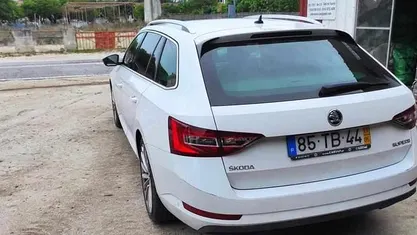 Branco Usado 2017 Skoda Superb Citadino | € 11.000 (Preço justo)