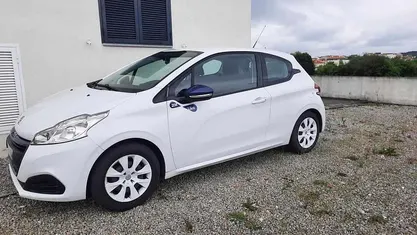 Preto Usado 2015 Peugeot 208 Citadino | € 5.500 (Super Preço)