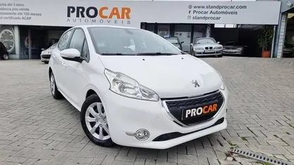 Branco Usado 2014 Peugeot 208 Active Citadino | € 9.900 (Preço justo)