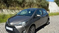 Cinza Usado 2017 Toyota Yaris Comfort Citadino | € 12.750 (Preço justo)