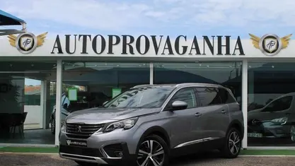 Cinzento Usado 2019 Peugeot 5008 Allure Monovolume | € 23.900 (Preço justo)