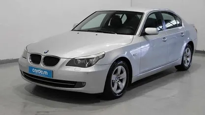 Cinzento Usado 2009 BMW 520 Sedan | € 9.990 (Preço justo)