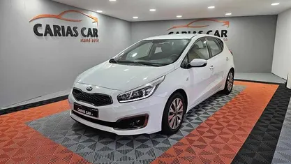 Usado Kia Ceed EX 90 HP (66 kW) 2017 Branco Citadino