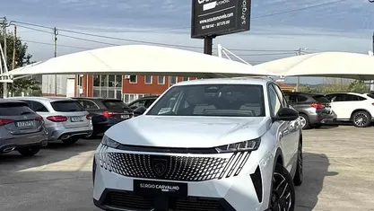 Branco Usado 2025 Peugeot 3008 Allure | € 34.500 (Preço justo)