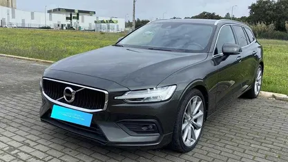 Usado 2021 Volvo V60 Momentum Carrinha | € 28.750 (Preço justo)