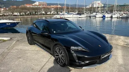 Preto Usado 2022 Porsche Taycan Sedan | € 68.900 (Bom preço)