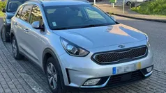 Cinzento Usado 2018 Kia Niro SUV | € 15.750 (Bom preço)