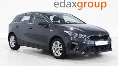 Cinzento Usado 2021 Kia Ceed Citadino | € 14.540 (Preço justo)