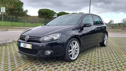 Preto Usado 2009 VW Golf VI Highline Citadino | € 9.500 (Preço justo)