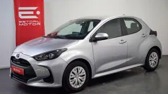 Cinza Usado 2022 Toyota Yaris Hybrid Comfort | € 19.500 (Preço justo)