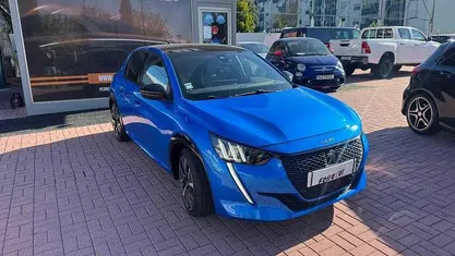 Usado Peugeot e-208 GT 100 kW (136 HP) 2020 Azul Citadino