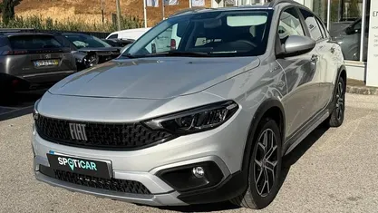 Usado Fiat Tipo Cross 101 HP (74 kW) 2022 Cinzento Sedan