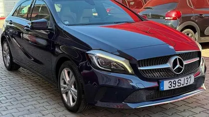 Usado Mercedes 180 109 HP (80 kW) 2017 Azul Sedan