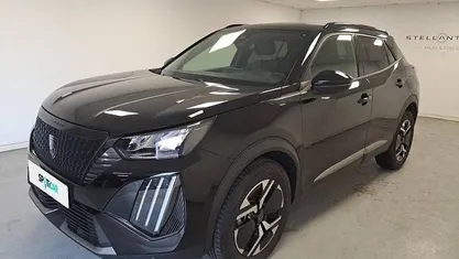 Usado Peugeot 2008 Allure 136 HP (100 kW) 2025 SUV