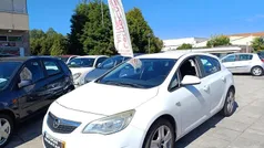 Branco Usado 2011 Opel Astra Sedan | € 5.265 (Preço justo)