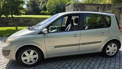 Cinzento Usado 2004 Renault Scénic II Monovolume | € 2.490 (Preço justo)
