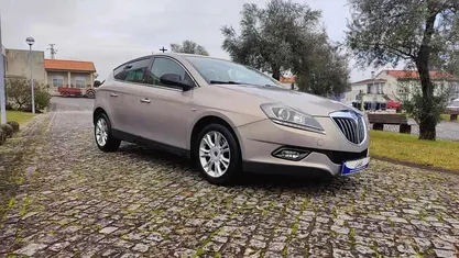 Usado Lancia Delta 120 HP (88 kW) 2009 Cinzento Citadino