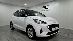 Branco Usado 2022 Hyundai i10 Comfort Citadino | € 14.950 (Preço justo)