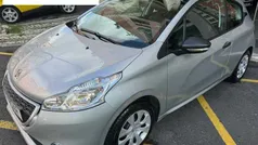 Cinza Usado 2014 Peugeot 208 Access Citadino | € 7.500 (Preço justo)