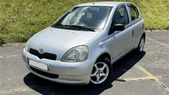 Cinza Usado 2002 Toyota Yaris | € 4.250 (Preço justo)