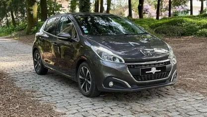 Usado 2019 Peugeot 208 Allure Citadino | € 11.990 (Preço justo)