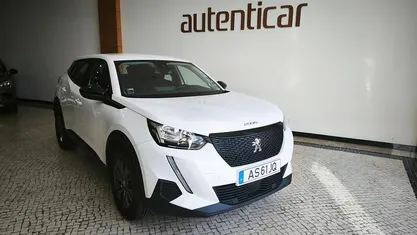 Usado Peugeot 2008 Active 110 HP (80 kW) 2022 Branco SUV