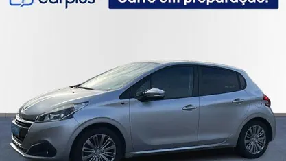 Cinzento Usado 2016 Peugeot 208 Style Citadino | € 10.000 (Preço justo)