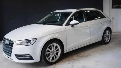 Usado Audi A3 110 HP (80 kW) 2015 Branco Sedan