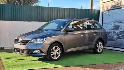 Cinzento Usado 2022 Skoda Fabia Carrinha | € 12.900 (Super Preço)