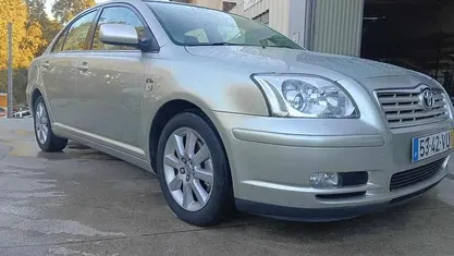 Cinzento Usado 2003 Toyota Avensis Citadino | € 4.950 (Bom preço)