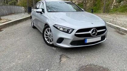Cinzento Usado 2018 Mercedes A180 Citadino | € 22.000 (Bom preço)