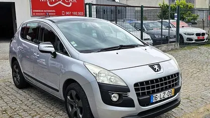 Usado Peugeot 3008 111 HP (81 kW) 2011 Cinzento SUV