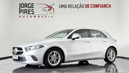 Cinzento Usado 2019 Mercedes A180 Citadino | € 23.490 (Preço justo)