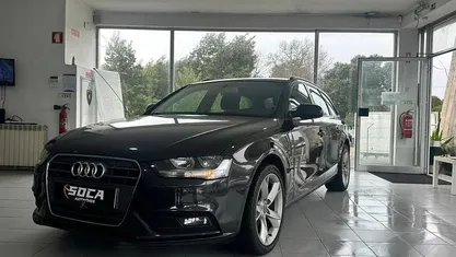 Usado Audi A4 120 HP (88 kW) 2013 Preto Carrinha