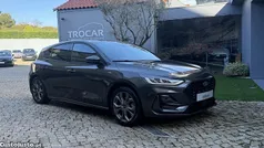 Cinza Usado 2023 Ford Focus ST-Line Sedan | € 18.950 (Preço justo)