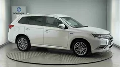 Branco Usado 2019 Mitsubishi Outlander Intense SUV | € 23.490 (Preço justo)