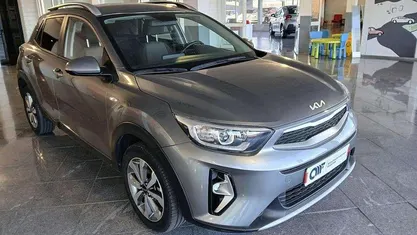 Cinzento Usado 2025 Kia Stonic SUV | € 17.999 (Preço justo)