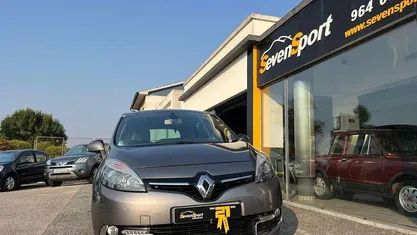 Usado 2015 Renault Scénic III Expression Monovolume | € 11.000 (Preço justo)