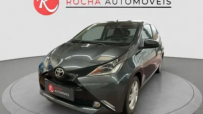 Cinza Usado 2017 Toyota Aygo X-play Citadino | € 10.999 (Preço justo)