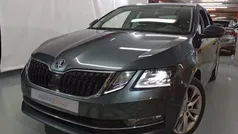 Cinzento Usado 2019 Skoda Octavia Style Sedan | € 13.990 (Preço justo)